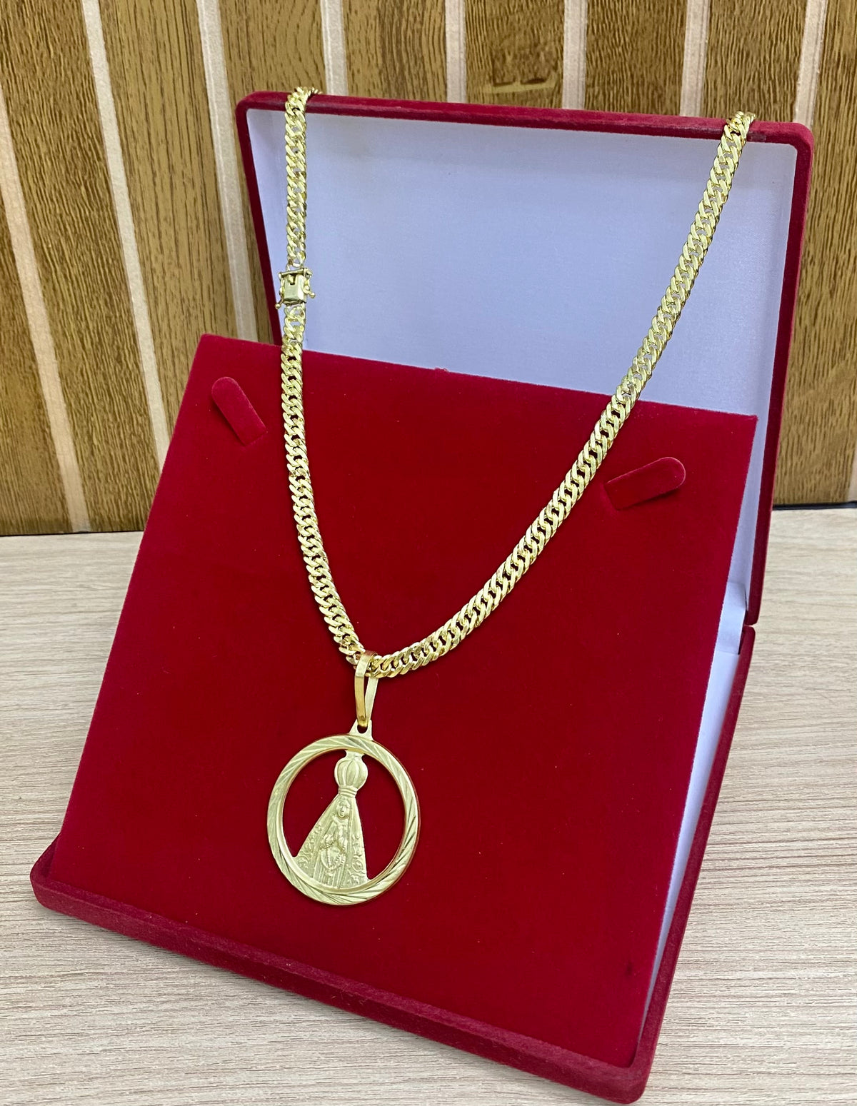 CORRENTE ELO GRUMET 6MM + PINGENTE SANTA REDONDA VAZADA