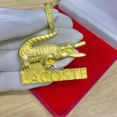 PINGENTE JACARÉ LACOSTE CRAVEJADO