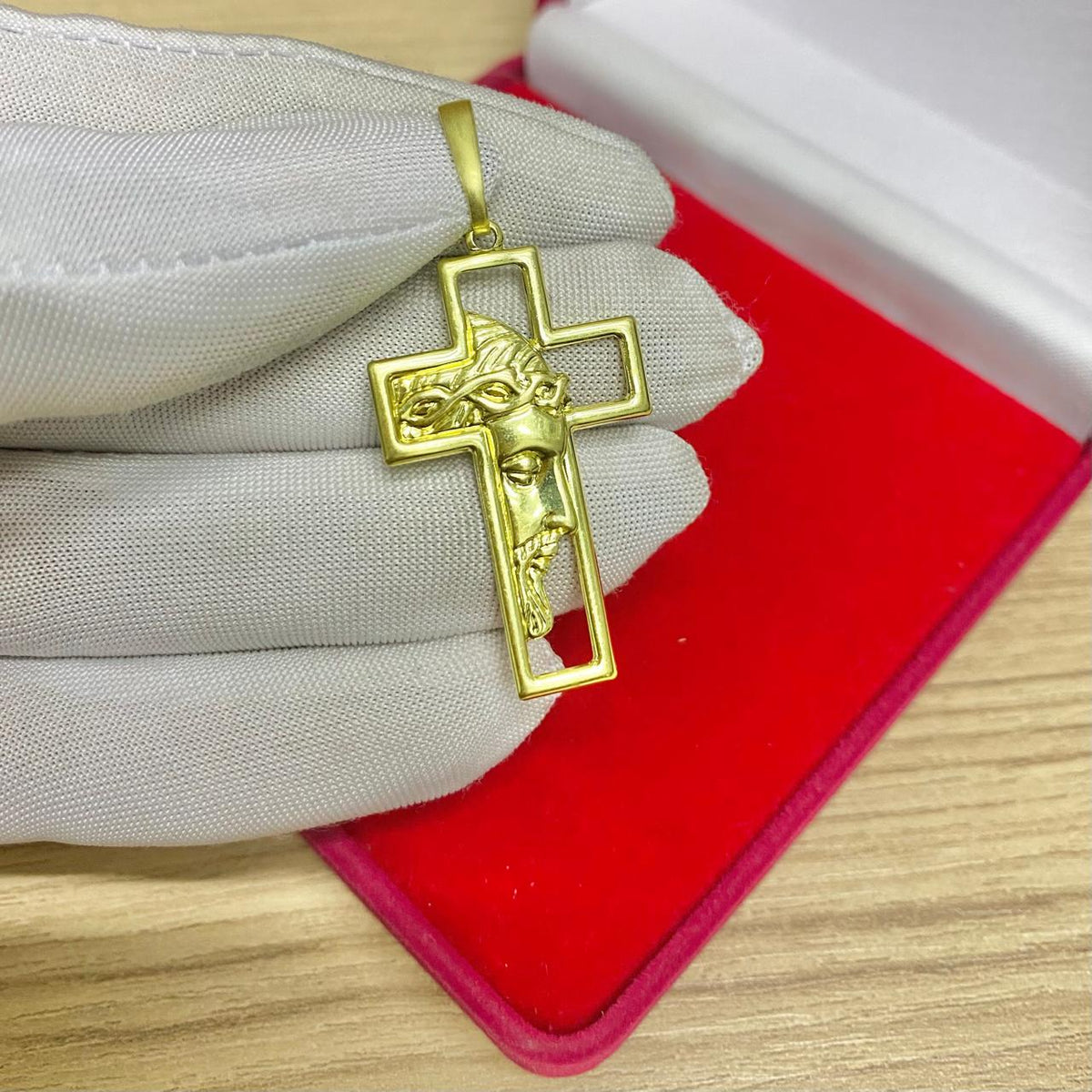 PINGENTE CRUZ VAZADA ROSTO DE CRISTO